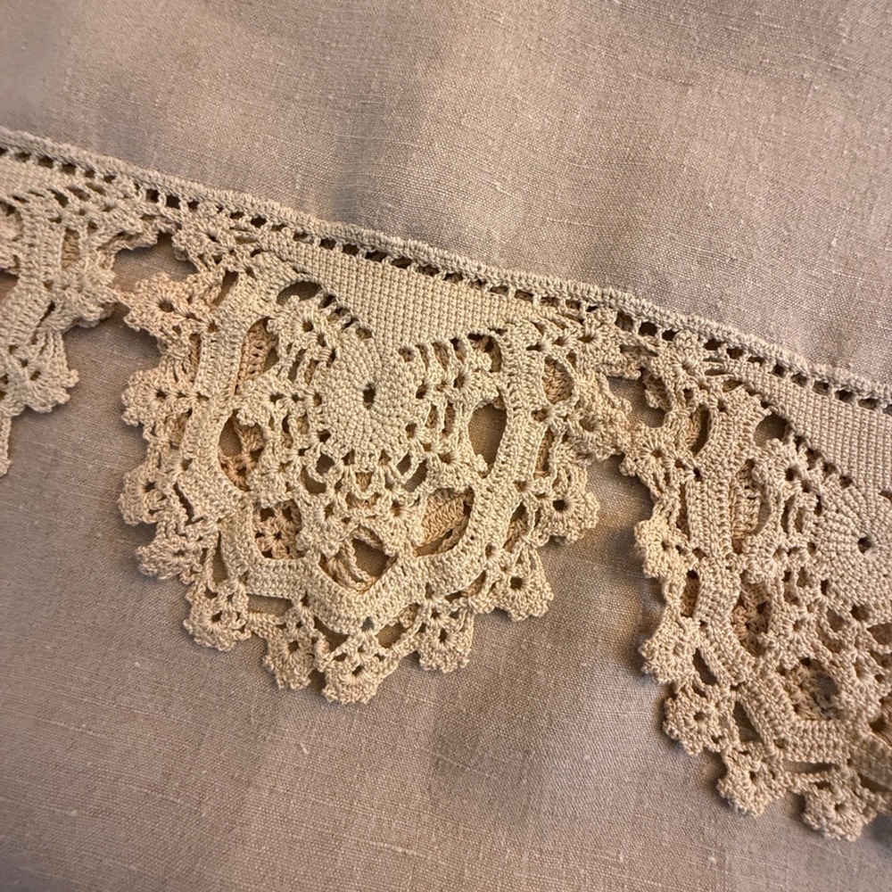 Vintage Linen Table Runner with‎ Handmade Crochet Lace Trim Beige 52 Inch - Picture 7 of 9